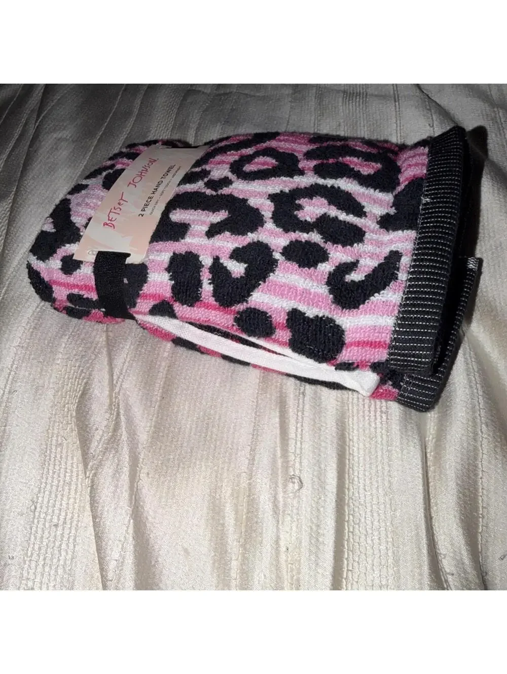 NWT Betsey johnson  Set OF 2 Hand Towels Quick Dry Soft Touch Leopard Multicolor